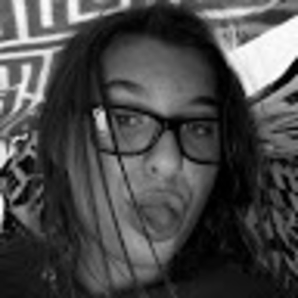 Meet your Posher, Gabriella - Picture 1 of 1